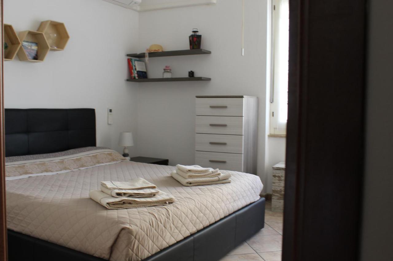 Lovely Sardinia Apartment Porto Torres Bagian luar foto